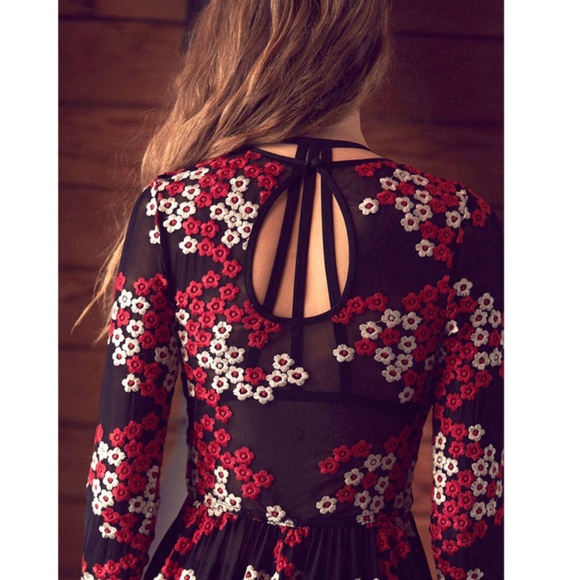 Urban Outfitters Black Lace Floral Dress - Picture 2 of 4